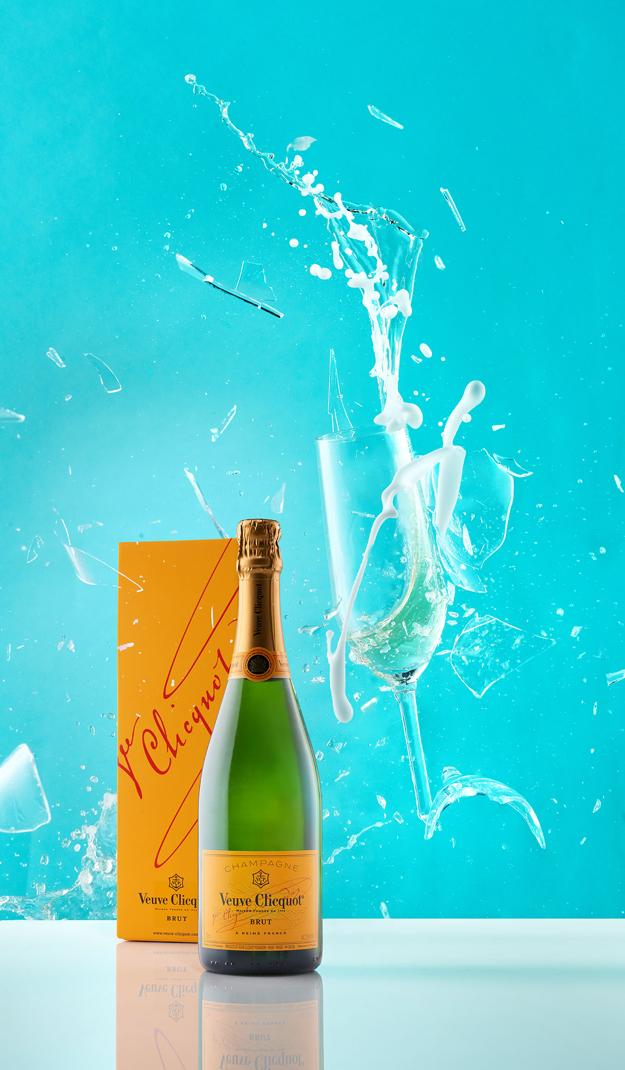 aaronvan_commercial_beverage_photography_Veuve_splash_crash_champagne