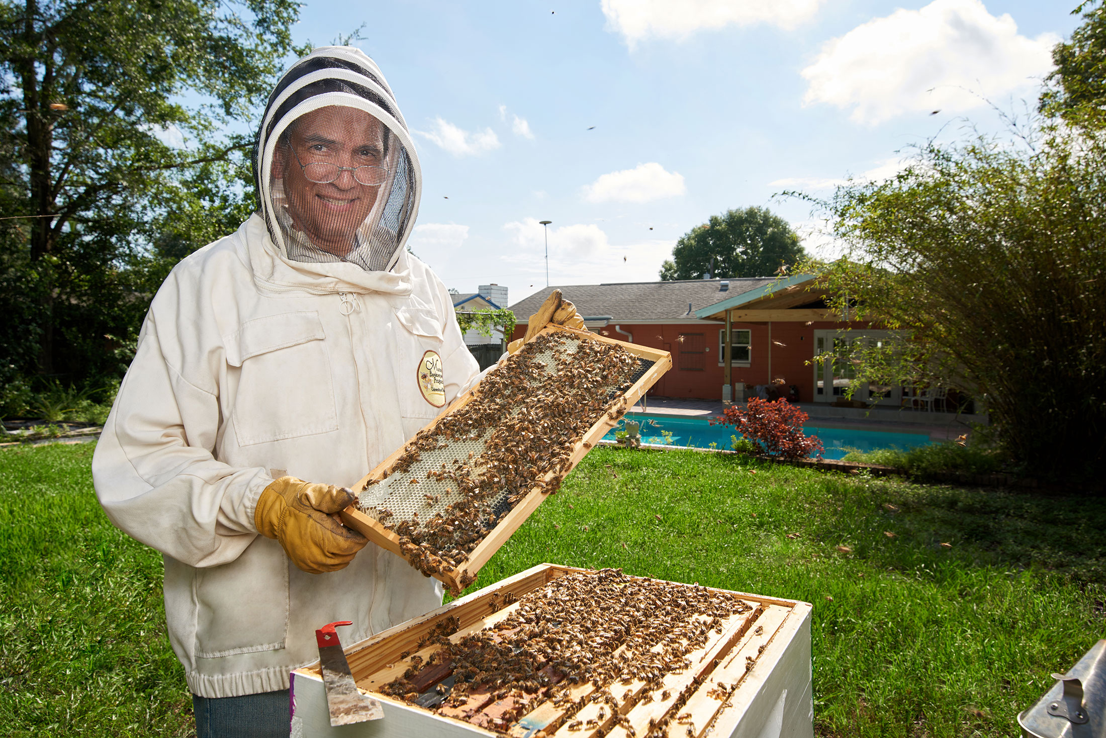 editorial_photography_edible_orlando_beekeeping_portrait