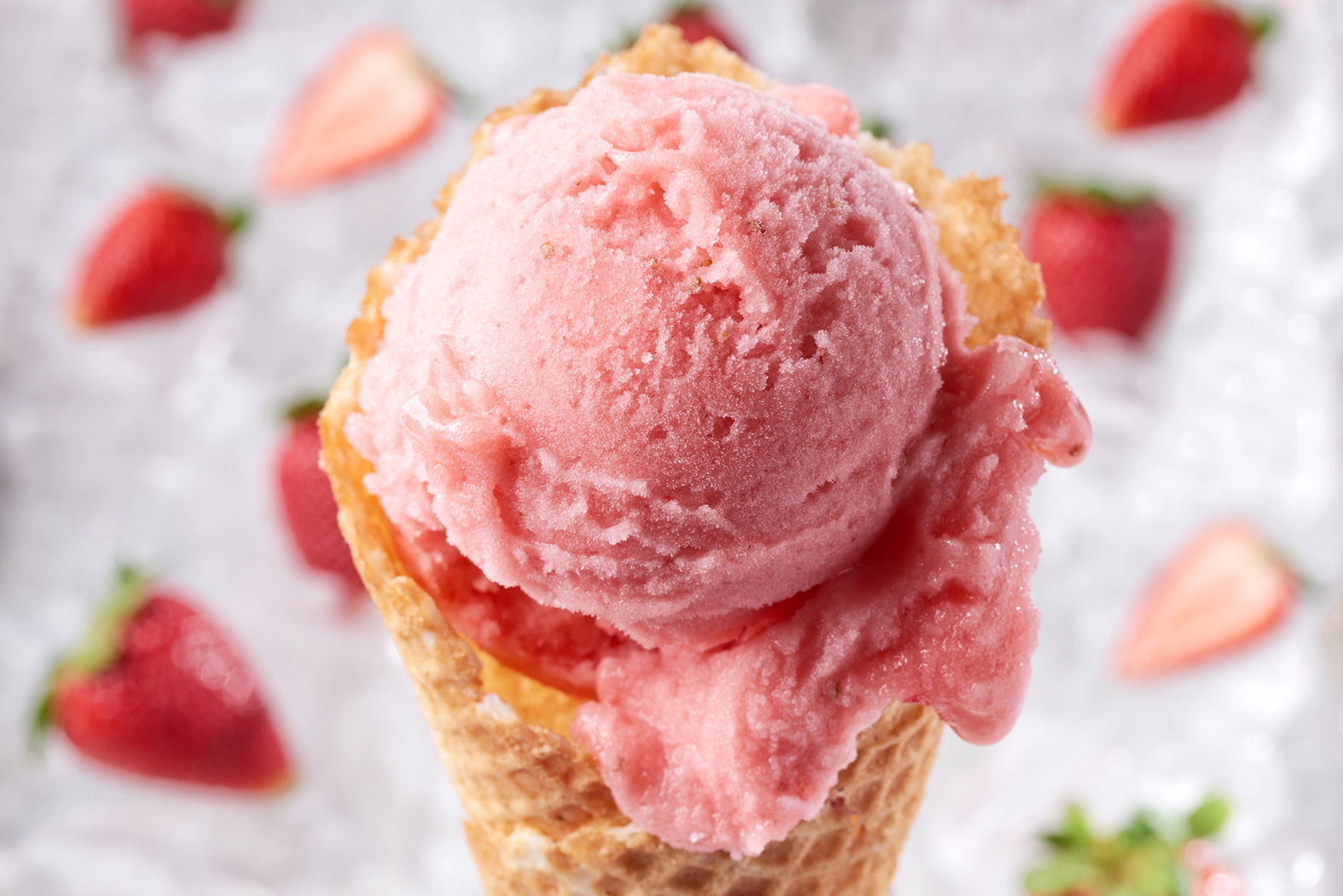 vivoli-il-gelato-disney-springs-marketing-food-sweets-photography-strawberry-sorbetto-cone